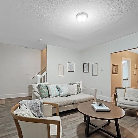 Вилла Chic 2Br Duplex Free Parking Near Hospitals Де-Мойн Экстерьер фото