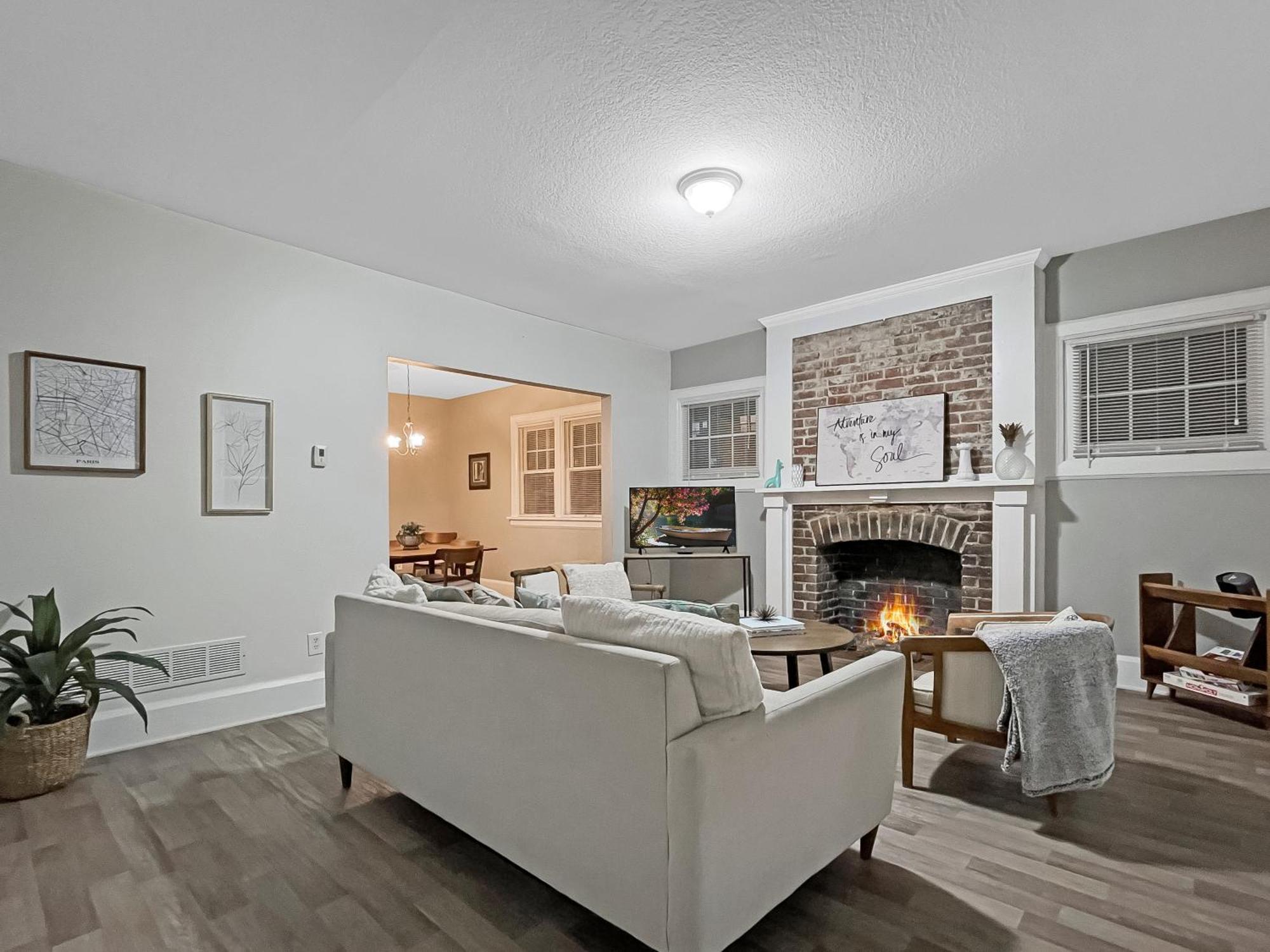 Вилла Chic 2Br Duplex Free Parking Near Hospitals Де-Мойн Экстерьер фото