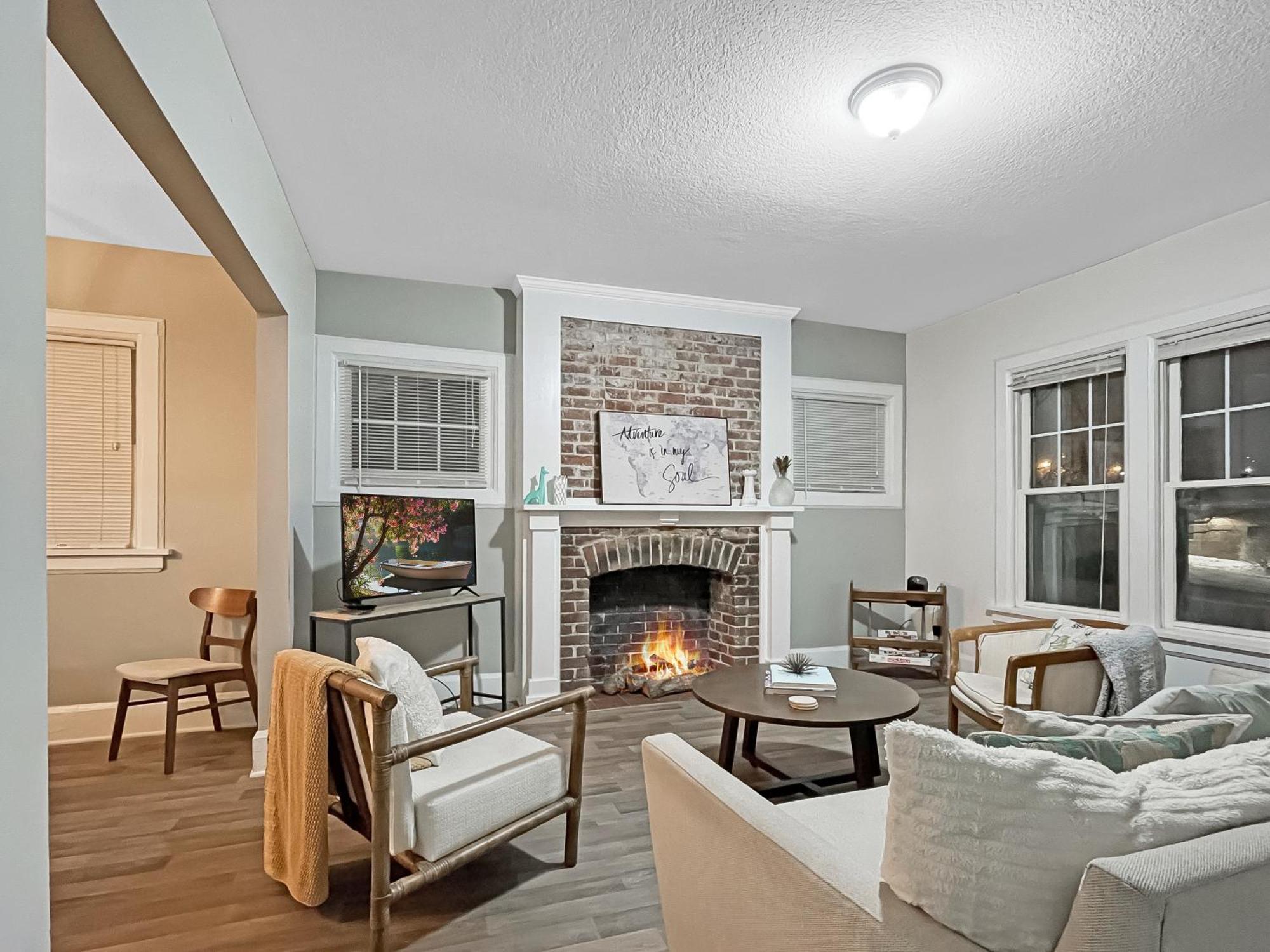 Вилла Chic 2Br Duplex Free Parking Near Hospitals Де-Мойн Экстерьер фото