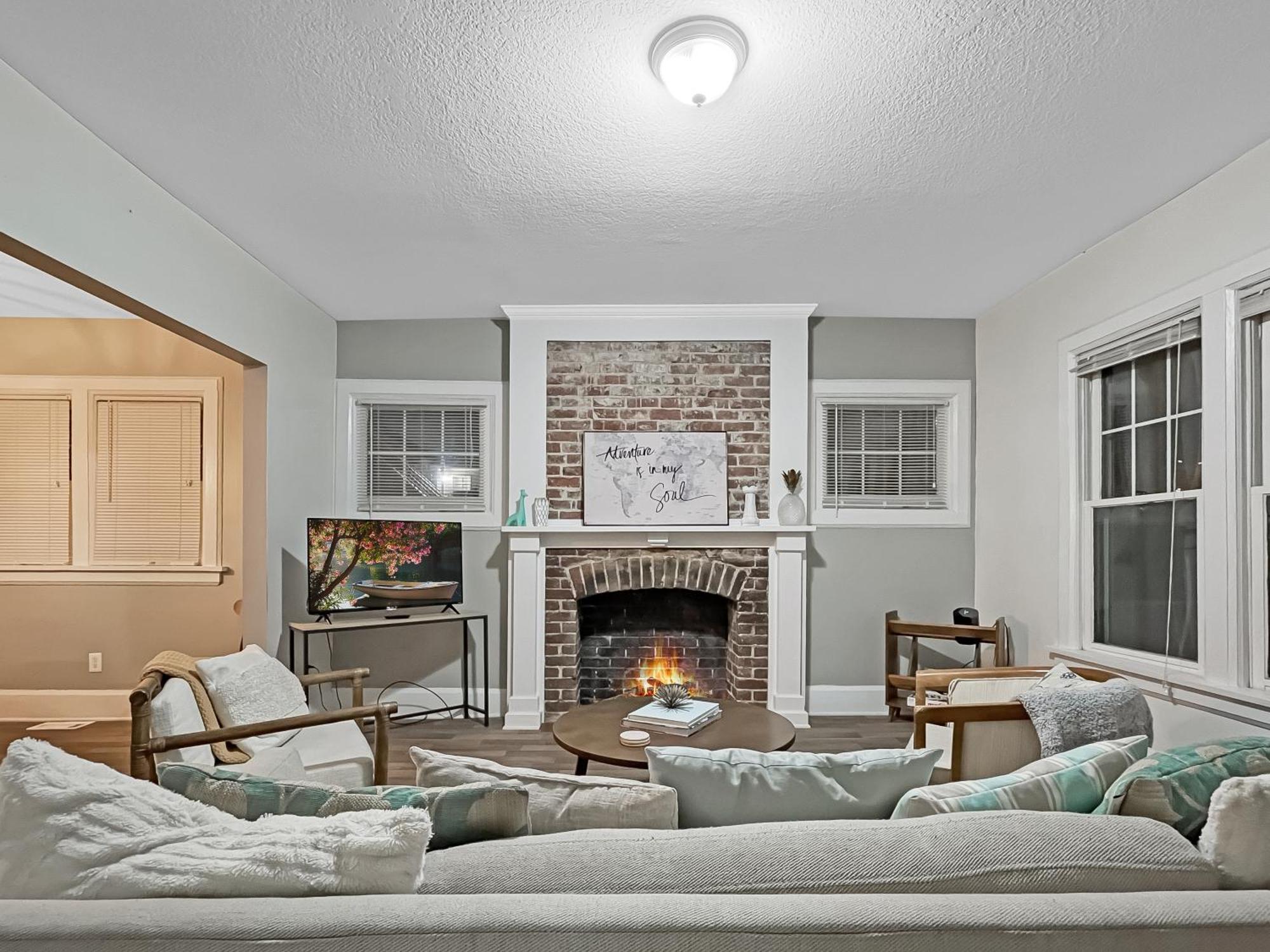 Вилла Chic 2Br Duplex Free Parking Near Hospitals Де-Мойн Экстерьер фото